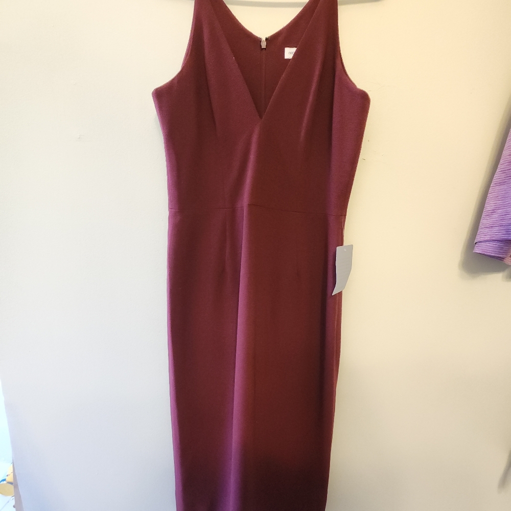 Dress the Population Women's Lyla Plunging Sleeveless Fitted Midi Sheath Dress